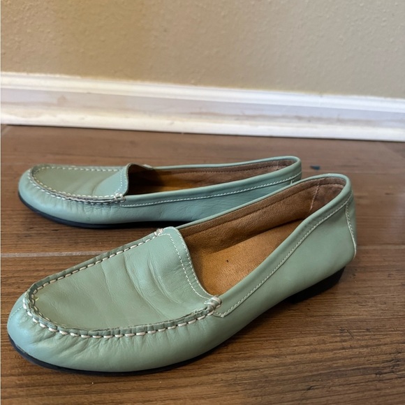 Vintage Naturalizer Mint Green Leather Loafers - Size 8N - Picture 3 of 6